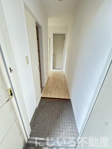ひまわり荘の玄関