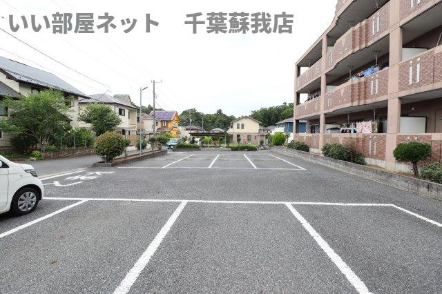 グレイスヴィラの駐車場|駐車場があるので、車を買う予定の方も安心です