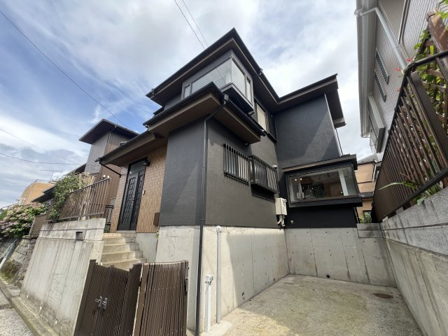 フルリフォームで生まれ変わった姿をご覧ください☆どのお部屋も採光が多く明るい室内♪で生き方も明るく↑な【リフォーム／金沢区長浜1丁目中古戸建】