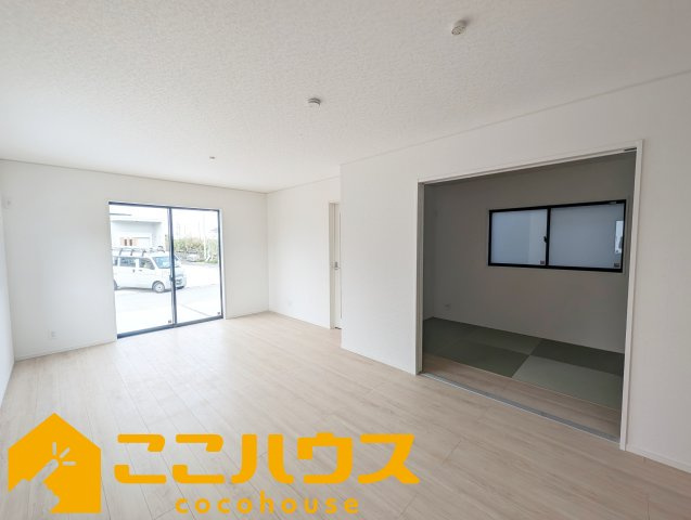 南城市佐敷伊原第2　新築戸建て　全4棟　2号棟の居間・リビング|【施工例】※同施工の別物件写真