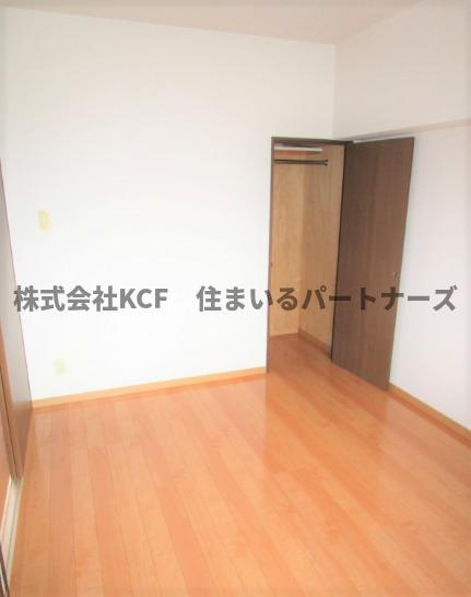 グランデール久留米の寝室|明るい洋室です