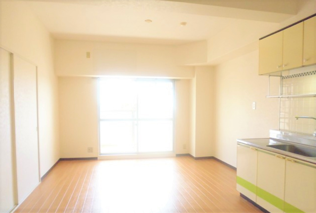 久留米市西町の賃貸マンションの居間・リビング|ゆったり過ごせるリビングです