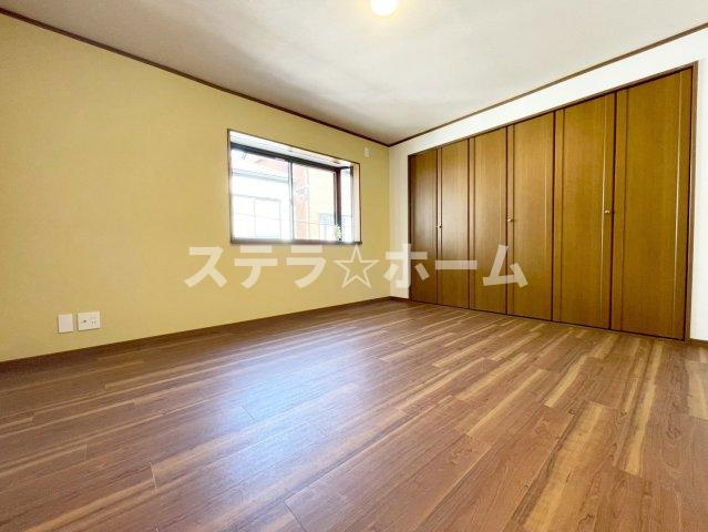 瑞光2 中古戸建の洋室|明るい洋室です