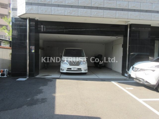 NORTH VILLAGE 伍番館の駐車場|カースペースがあります
きれいな外観です