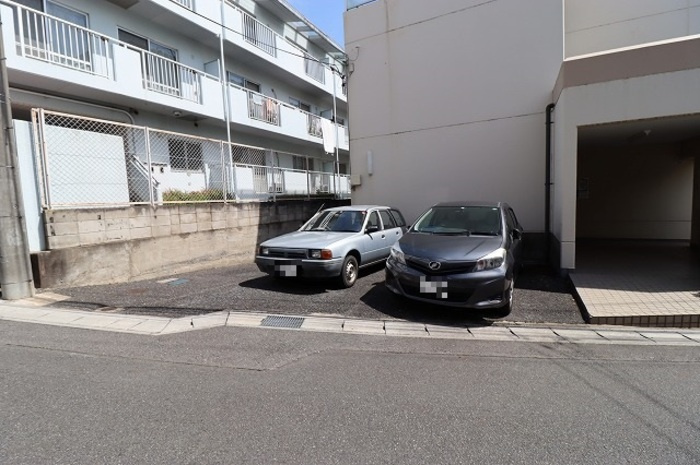 小泉コーポラスの駐車場