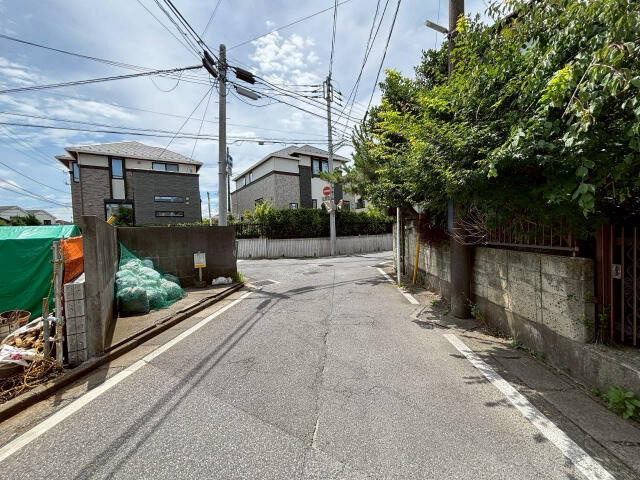 ブルーミングガーデン　八千代市八千代台北１３丁目２期１棟／２期１号棟の前面道路含む現地写真|6.22前面道路