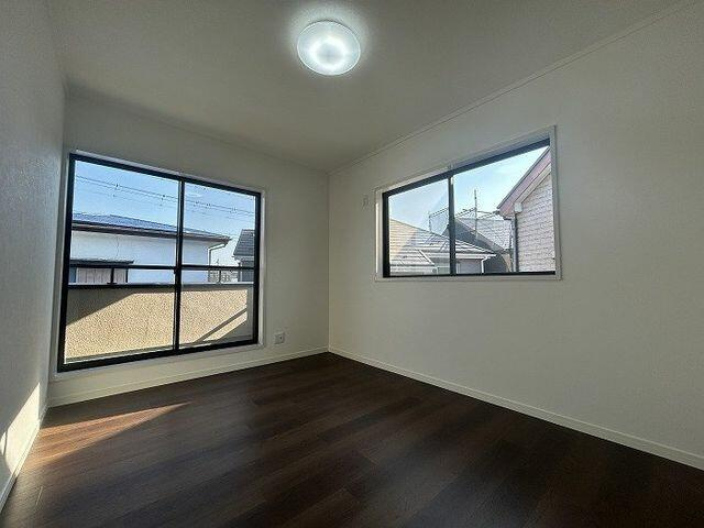 我孫子市下ケ戸７０９－１１の洋室|２Ｆ南東６帖洋室の様子です