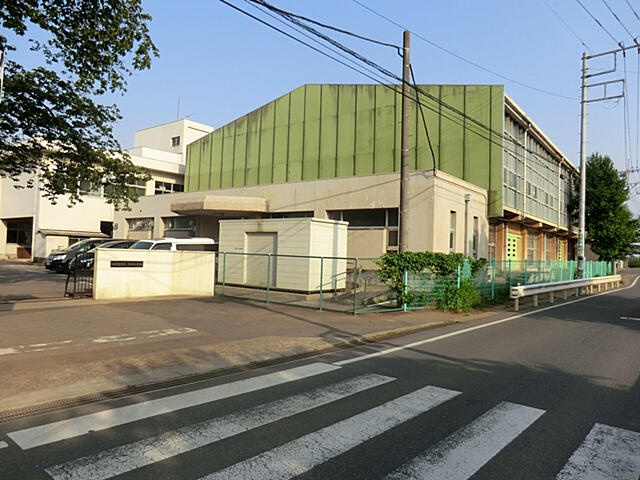 ブルーミングガーデン　佐倉市中志津５丁目１棟／１期１号棟の前面道路含む現地写真|四街道市立大日小学校まで2568m