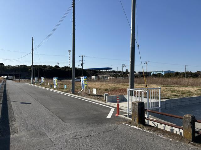 いろどりアイタウン　木更津市中島の前面道路含む現地写真