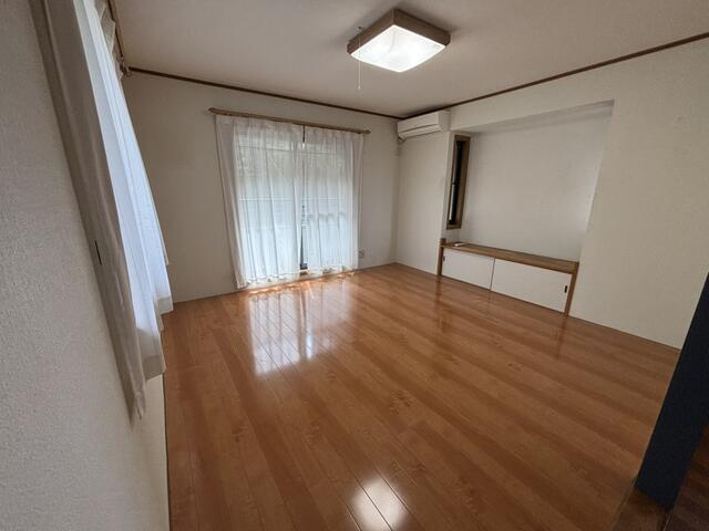 港南台四丁目中古住宅の居間・リビング