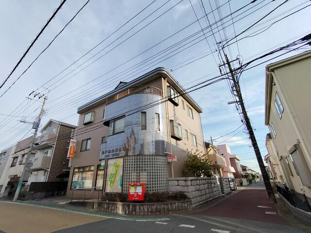 鎌ヶ谷市初富中古一戸建ての前面道路含む現地写真|松戸元山郵便局まで800m