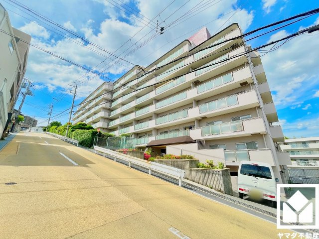 シーアイマンション夙川広田の外観|来客用駐車場を備えています。ご友人やお客様も訪れやすい環境です。