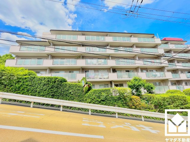 シーアイマンション夙川広田の外観|国道171号線まで約650m。阪神高速道路の西宮出入口（神戸方面）まで一般道で約2.5km、芦屋出入口（大阪方面）まで約3.9kmと近く、各方面へのアクセスがスムーズ。快適なカーライフが叶います。