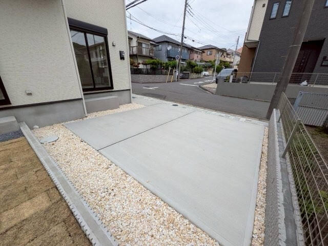 ブルーミングガーデン　松戸市八ケ崎６丁目２期１棟／２期１号棟のその他|並列で2台駐車可能です！