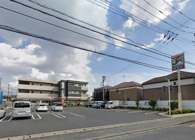 ブルーミングガーデン　柏市ひばりが丘３棟／１期１号棟の前面道路含む現地写真