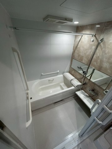(シニア限定)シュテルン湘南の浴室|栓を閉めればボタン一つでオートバス