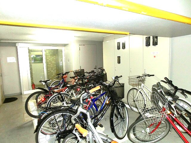 STATION FRONT蔵前の設備|屋根付自転車置場
