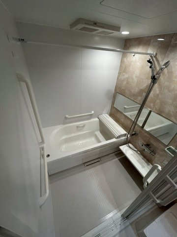 (シニア限定)シュテルン湘南の浴室|栓を閉めればボタン一つでオートバス