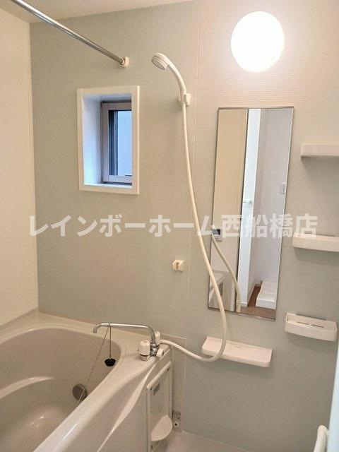 ソイビーンズ　ウッドの浴室