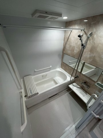 (シニア限定)シュテルン湘南の浴室|栓を閉めればボタン一つでオートバス