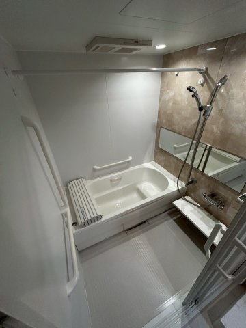 (シニア限定)シュテルン湘南の浴室|栓を閉めればボタン一つでオートバス