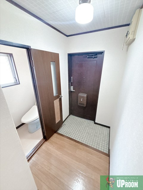 サンハイツ白山の玄関