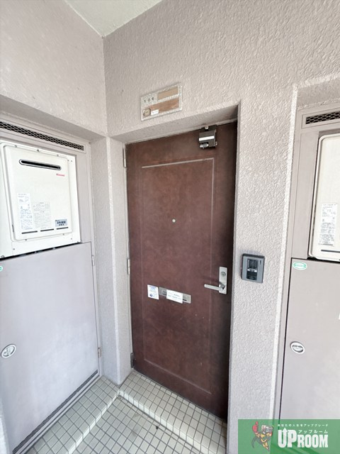 サンハイツ白山の玄関