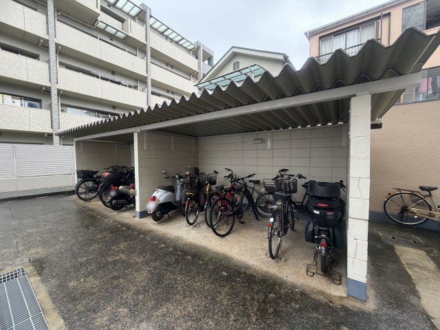 舞子コーポラスの駐輪場