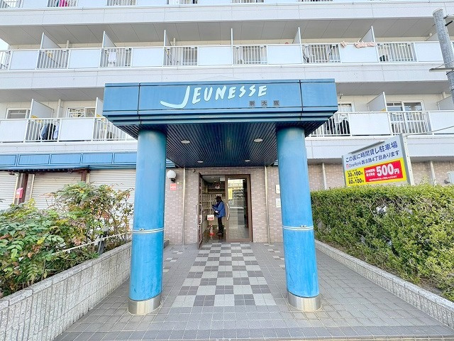 ジュネス新大阪のエントランス