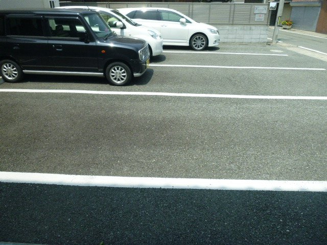 ラヴィアンローズの駐車場