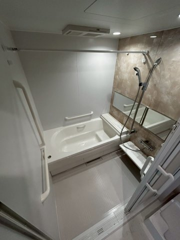 (シニア限定)シュテルン湘南の浴室|栓を閉めればボタン一つでオートバス