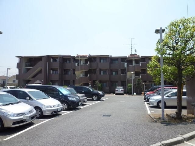 岩澤マンションの駐車場