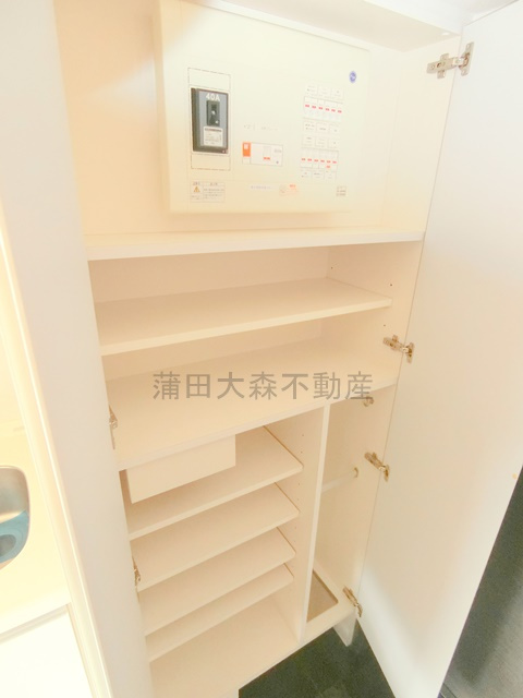 六郷土手分譲賃貸マンションの収納|玄関収納