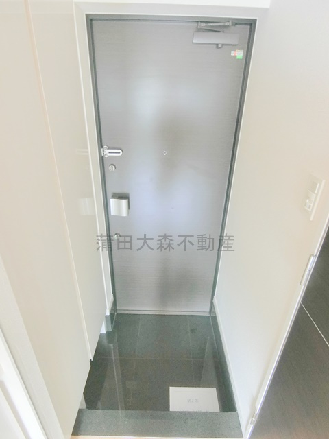 六郷土手分譲賃貸マンションの玄関