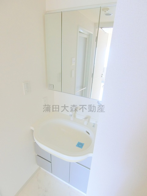 六郷土手分譲賃貸マンションの洗面所|洗面所　独立洗面台　