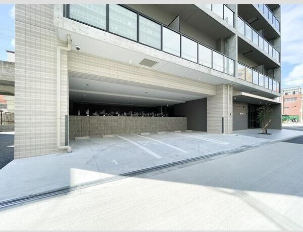 Alivis三国本町の駐車場