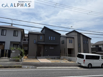 【外観パース】 | 三木市緑が丘町中一丁目　新築戸建 | ■令和8年7月完成予定新築戸建♪
■閑静な住宅街で綺麗な街並み♪
■駐車が並列3台可能♪※車種による