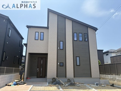 【内観：施工例】 | 三木市緑が丘町中一丁目　新築戸建 | ■リビングのお子様を見守りながらお料理ができるカウンターキッチンです♪※同社施工例