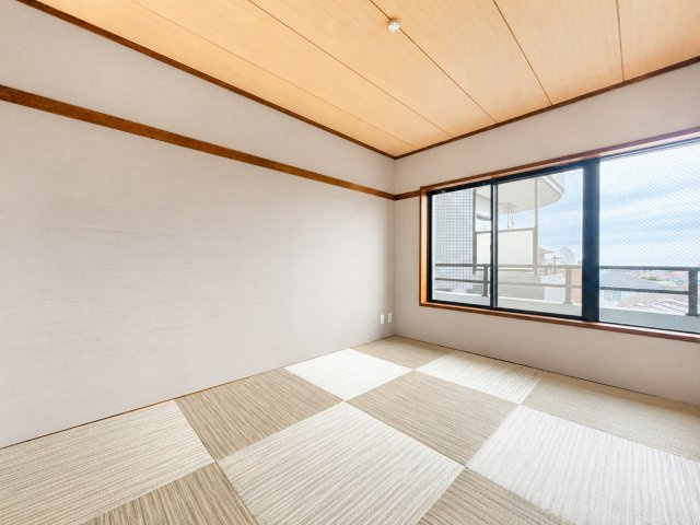 【和室】 | リベルテ磯子 | ◆気持ちの良い風が室内へ入り込む居室。家具を配置しても広々ご利用いただけます！！