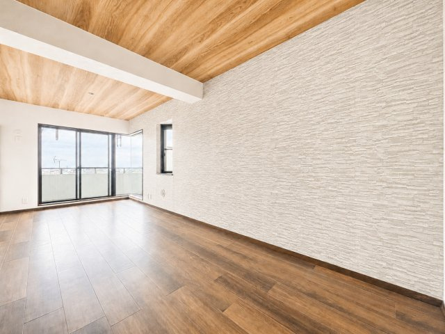 【居間・リビング】 | リベルテ磯子　Renovation/ペット飼育可/杉田駅歩12分 | ◆リビングは一日中太陽の光が射し込みます。家族が集まる空間は、自然と笑顔が溢れます！