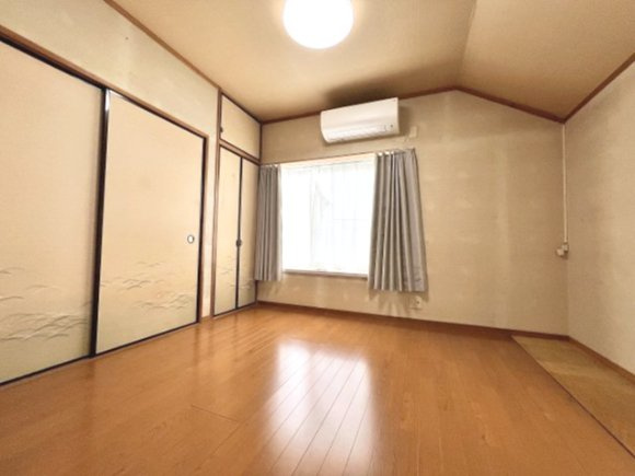 葛飾区鎌倉３丁目 売戸建の洋室|2階の和室は畳からフローリングへ変更されています♪