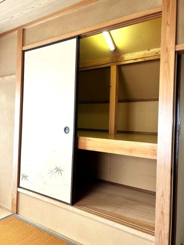 葛飾区鎌倉３丁目 売戸建の収納|寝具や衣類はもちろん、季節家電まで収納しやすい大型押し入れ。