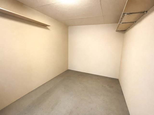 葛飾区鎌倉３丁目 売戸建の収納|1階倉庫※写真は残置物消去等のCG加工を施しており、写真と現況が異なる場合、現況が優先になります。