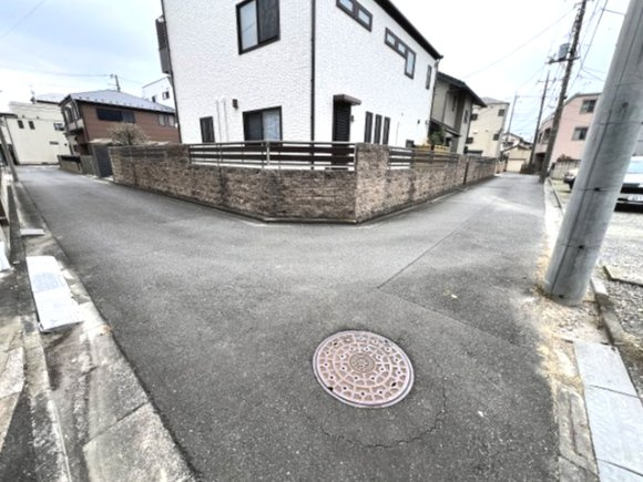 葛飾区鎌倉３丁目 売戸建の前面道路含む現地写真|幅員約4.0ｍ 42条1項1号公道