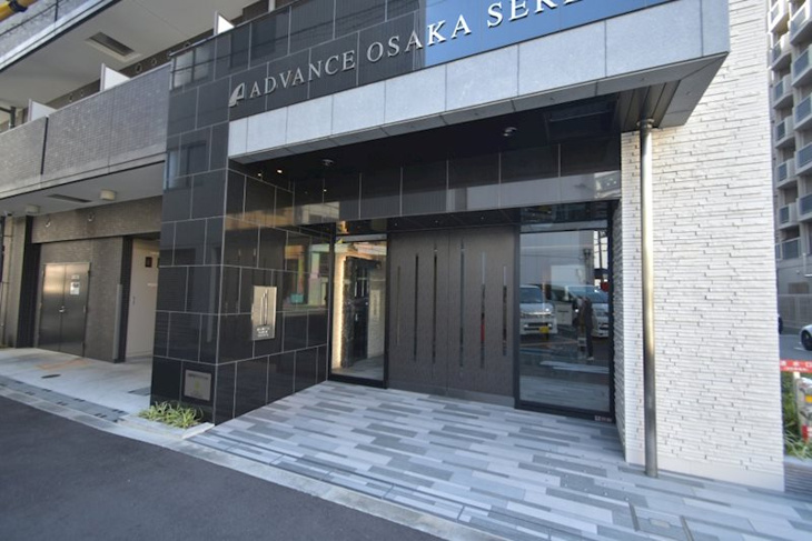【エントランス】アドバンス大阪セレーノ 