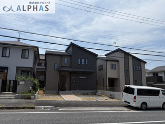 【外観パース】 | 三木市緑が丘町中一丁目　新築戸建 | ■令和8年7月完成予定新築戸建♪
■閑静な住宅街で綺麗な街並み♪
■駐車が並列3台可能♪※車種による