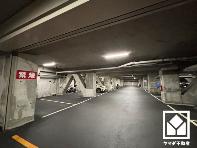 グランドハイツ甲陽園の駐車場