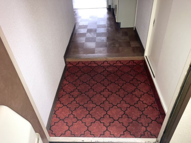 チサンマンション中山下の玄関