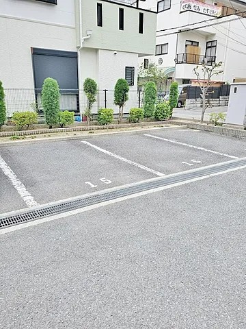 コンフォール広田の駐車場