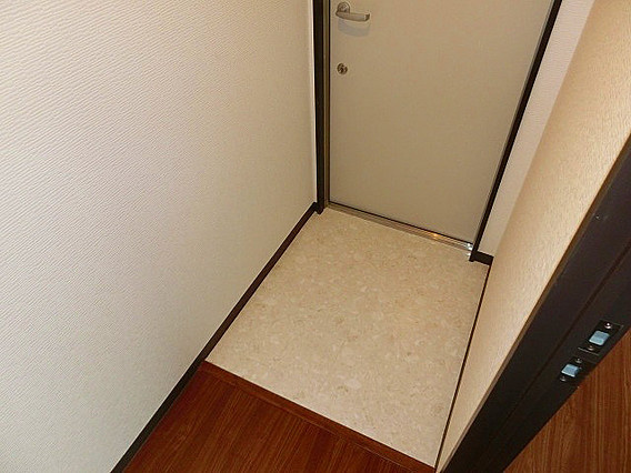 フォルム坂口通の玄関